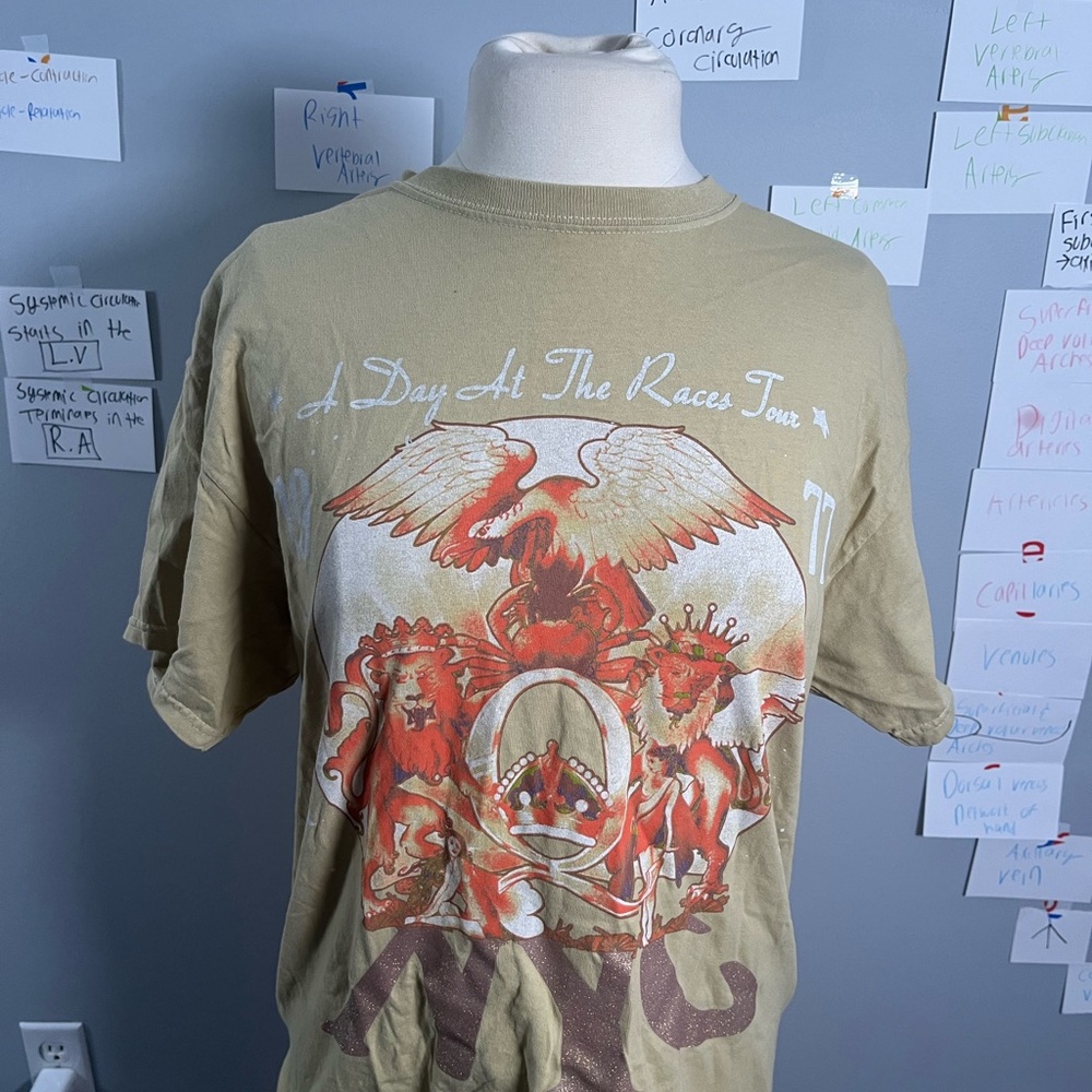 Urban Outfitters Queen‎ Band T-Shirt med Short Sleeve 1977 Tour